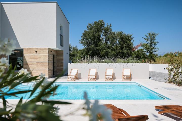 Zadar, Nin - Villa mit Pool