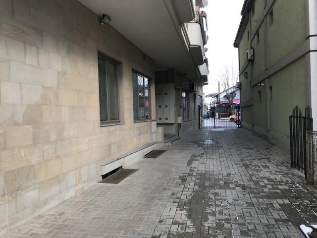 Izdavanje, Lokal, 43. 00m2 , Centar