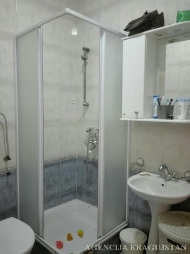 Izdavanje, Stan, 76. 00m2 , Centar