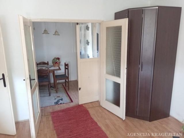 Izdavanje, Stan, 61. 00m2 , Centar