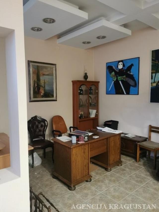 Izdavanje, Lokal, 45. 00m2 , Centar