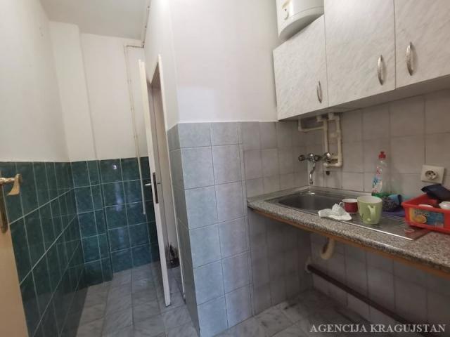 Izdavanje, Lokal, 90. 00m2 , Erdoglija