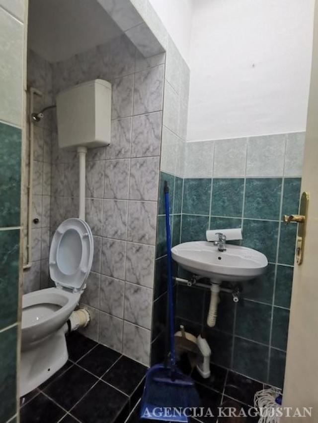 Izdavanje, Lokal, 90. 00m2 , Erdoglija