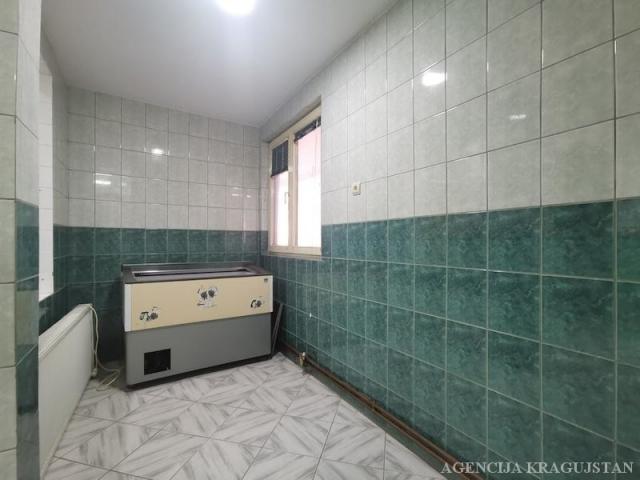 Izdavanje, Lokal, 90. 00m2 , Erdoglija