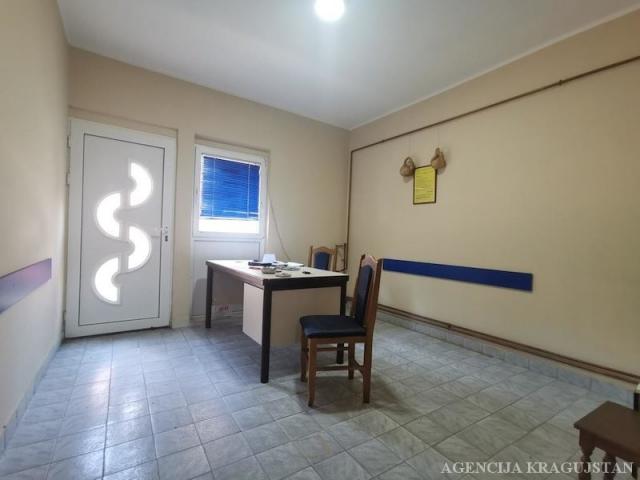 Izdavanje, Lokal, 90. 00m2 , Erdoglija