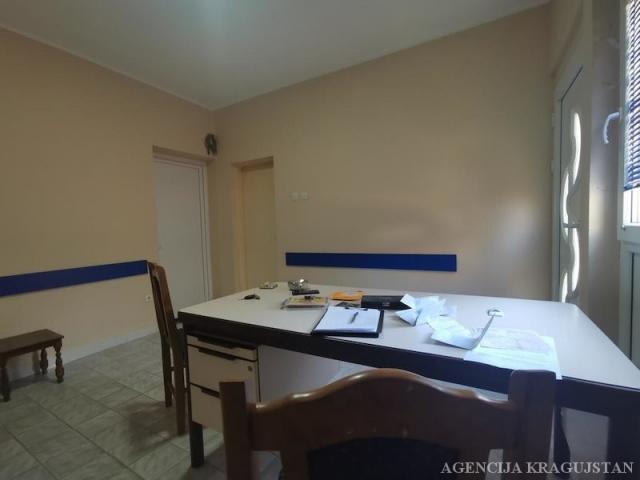 Izdavanje, Lokal, 90. 00m2 , Erdoglija