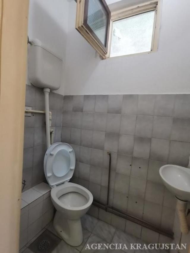 Izdavanje, Lokal, 90. 00m2 , Erdoglija