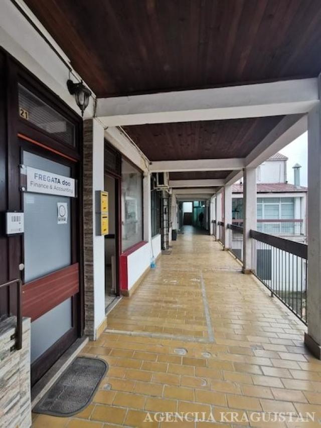 Izdavanje, Lokal, 18. 00m2 , Centar