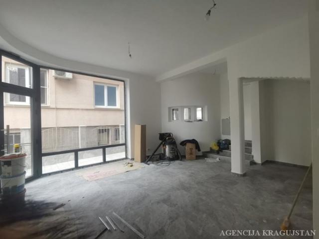 Izdavanje, Lokal, 75. 00m2 , Centar