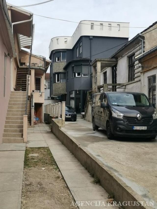 Izdavanje, Lokal, 75. 00m2 , Centar