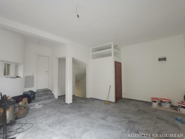 Izdavanje, Lokal, 75. 00m2 , Centar