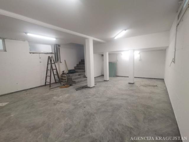 Izdavanje, Lokal, 75. 00m2 , Centar