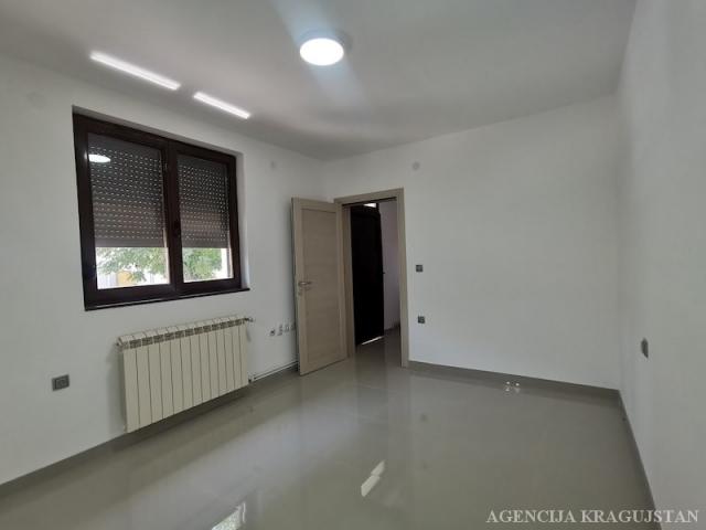 Izdavanje, Lokal, 200. 00m2 , Erdoglija