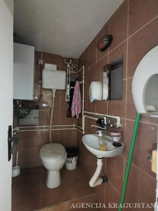 Izdavanje, Lokal, 80. 00m2 , Centar