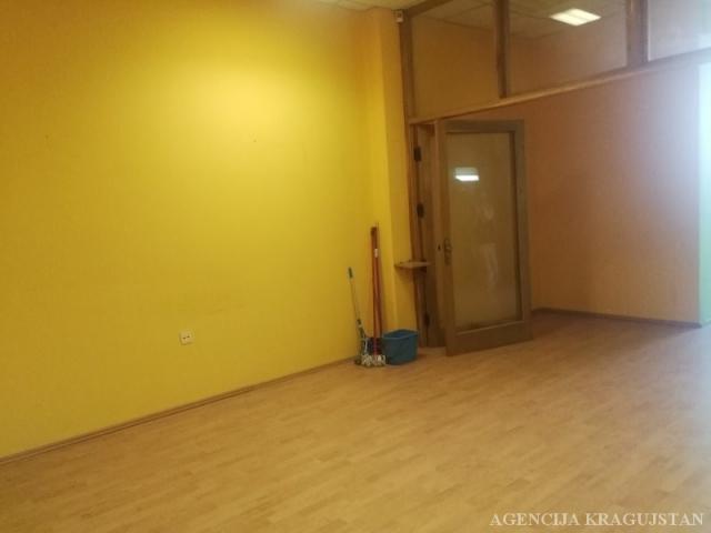 Izdavanje, Lokal, 70. 00m2 , Centar