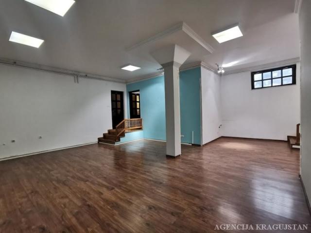 Izdavanje, Lokal, 74. 00m2 , Centar