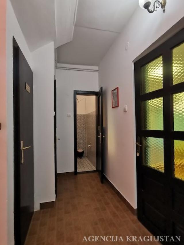 Izdavanje, Lokal, 74. 00m2 , Centar