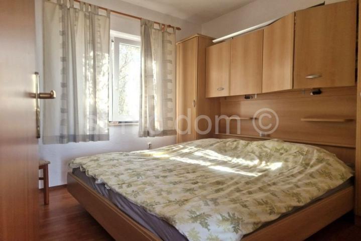 Apartmanska kuća na izvrsnoj lokaciji, Brač