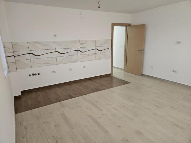 Zemun, Altina, Pavla Vujisića, 55m2