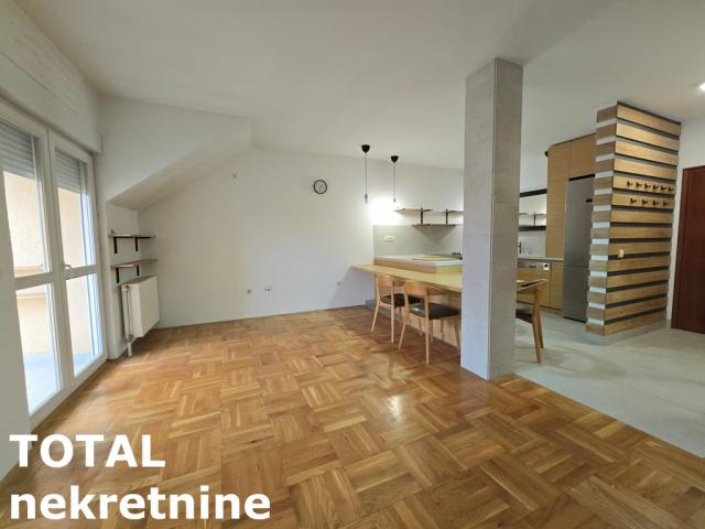 4 Četvorosoban stan NOVI SAD, 149500€