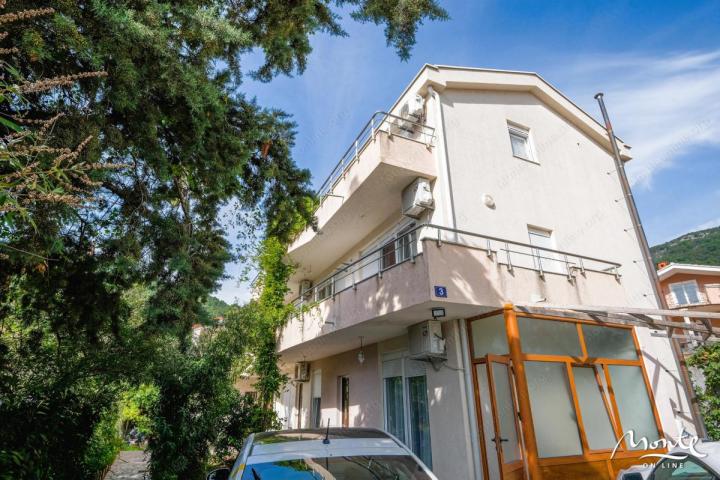 Gotovi radni hotelijer - kuća na 4 sprata u Budvi