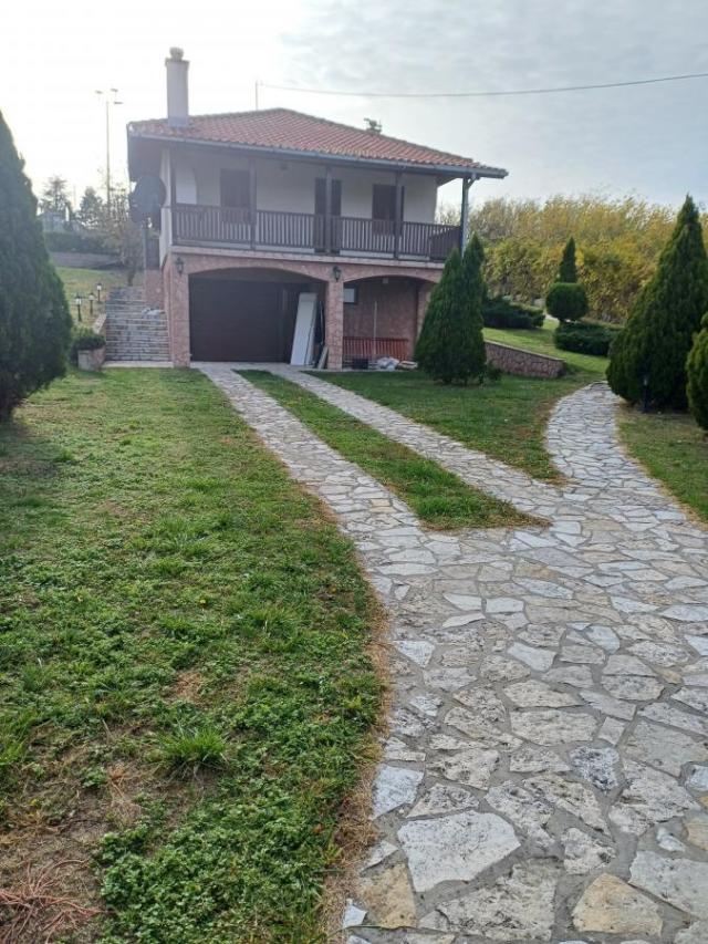 Velika Moštanica, 140m2 , prelepa kuća sa bazenom