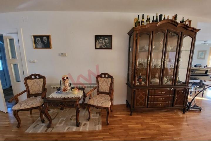 
				Kuća 554m2, na imanju od 3, 95ha, Avala
			