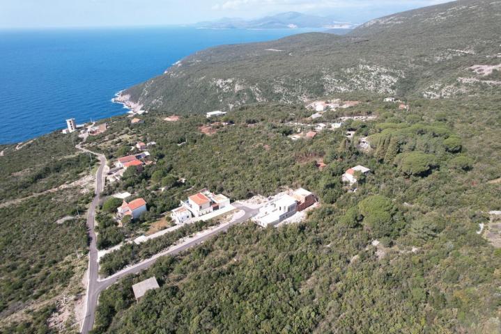 Prodaje se plac povrsine 1000m2 u Zagori, opstina Kotor. 