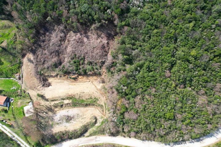 Urbanizovana parcela 9526m2 u Radanovićima, Kotor - sa kućom, vodom i strujom