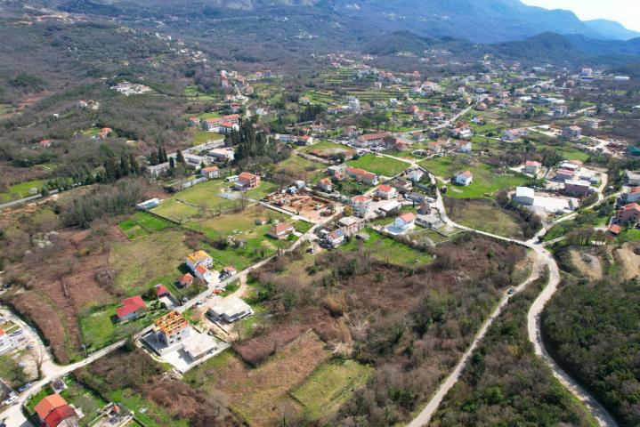 Urbanizovana parcela 9526m2 u Radanovićima, Kotor - sa kućom, vodom i strujom