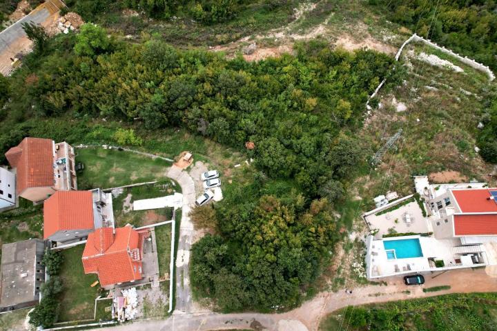 Urbanizovan plac 1000m2 Markovici, Budva