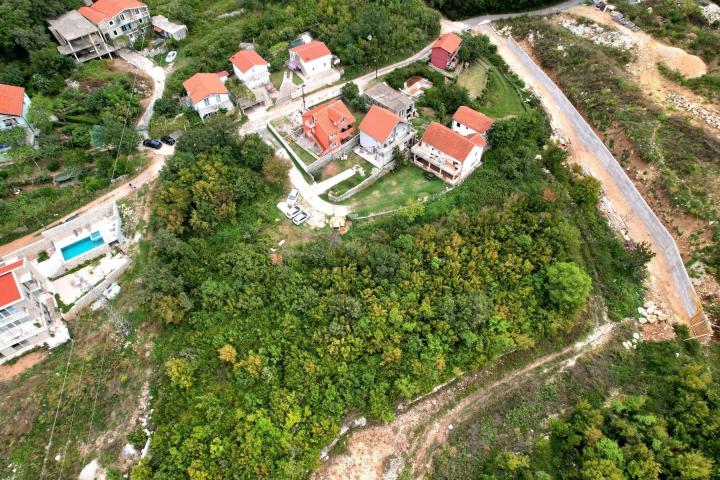 Urbanizovan plac 1000m2 Markovici, Budva