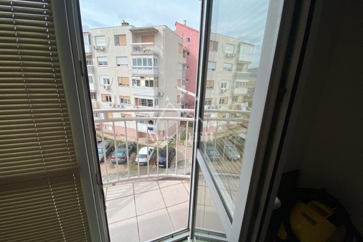 Dvosoban stan u Bijeloj (Herceg Novi). 