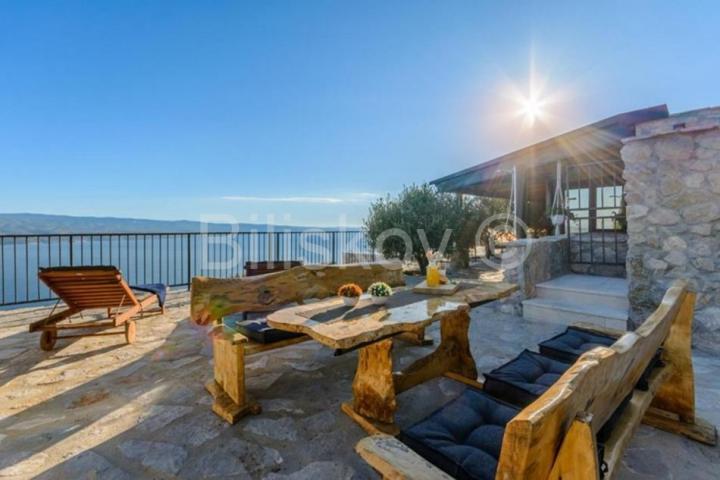 Omiška rivjera  -vila-prizemnica s bazenom