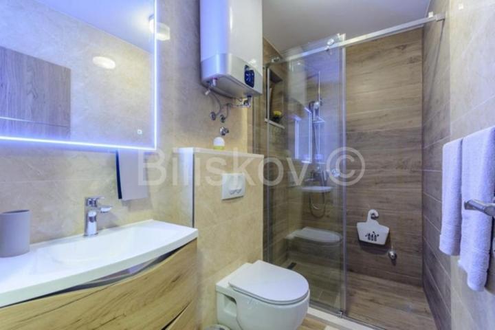 Omiška rivjera  -vila-prizemnica s bazenom