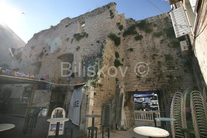 Prodaja, Trogir, palača za investiciju, prvi red do mora