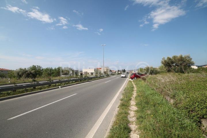 Kaštela, Kaštel Stari, građevinsko zemljište površine 1.500 m2. 