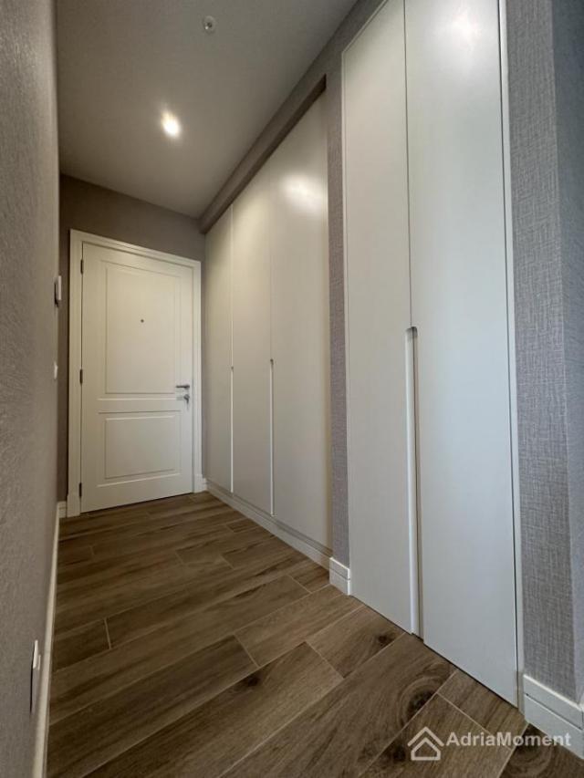Gotov studio apartman sa dvoristem u Centrale Lustica Bay