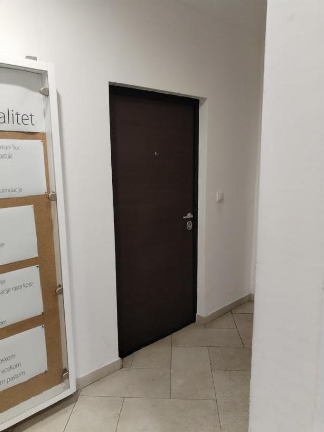 Izdavanje poslovnog prostora – Prizemlje, Južni bulevar, Crveni krst