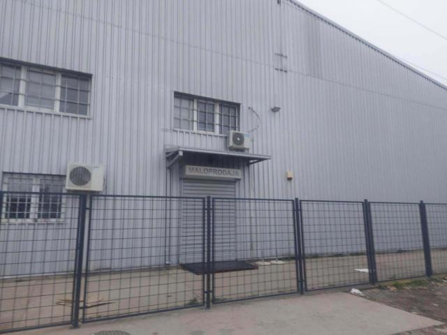 Magacinski prostor na Batajnickom drumu - 1260m2 + 120m2 kancelarije