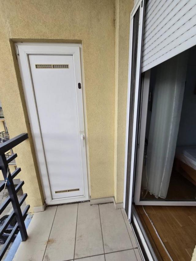 Polunamešten, trosoban stan na odličnoj lokaciji