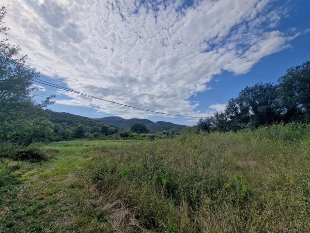 Izdaje se plac od 2000m2