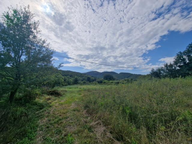 Izdaje se plac od 2000m2