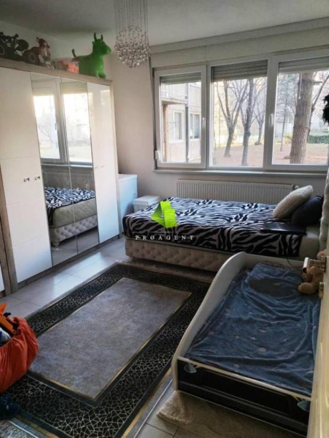 Lux renoviran jednoiposoban stan na odličnoj lokaciji, Bulevar Nemanjića ID#6109