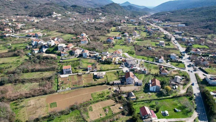 Urbanizovan plac u Radanovićima, Kotor – 2010 m²
