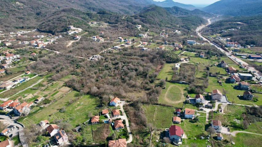 Urbanizovan plac u Radanovićima, Kotor – 2010 m²