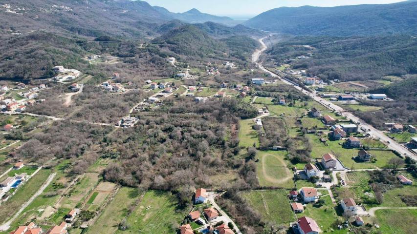 Urbanizovan plac u Radanovićima, Kotor – 2010 m²