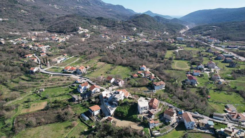 Urbanizovan plac u Radanovićima, Kotor – 2010 m²