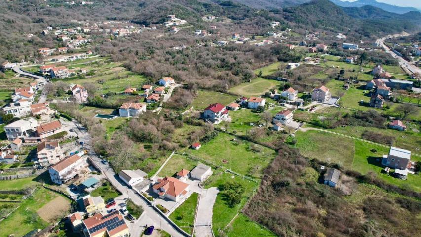 Urbanizovan plac u Radanovićima, Kotor – 2010 m²