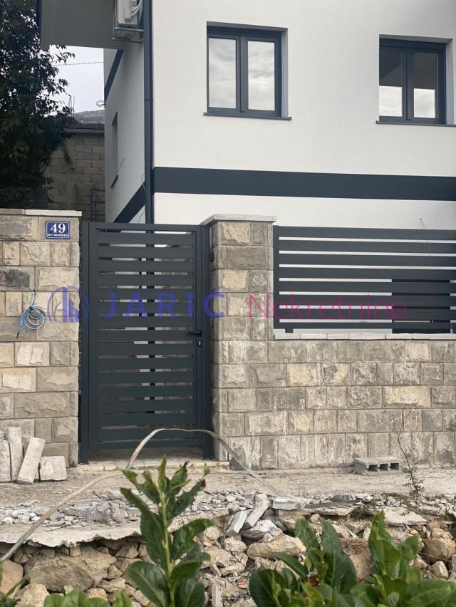 Trebinje, Gradina. 120m2, 3. 5 top lokacija